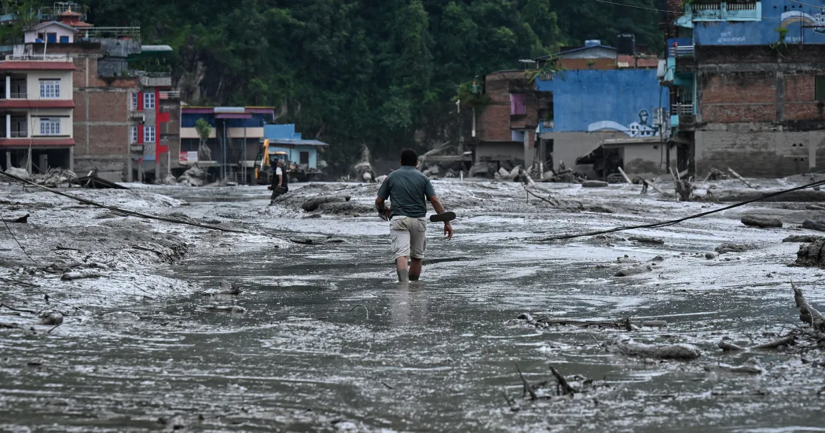 Nepal cobra países ricos por custos da crise climática após enchentes